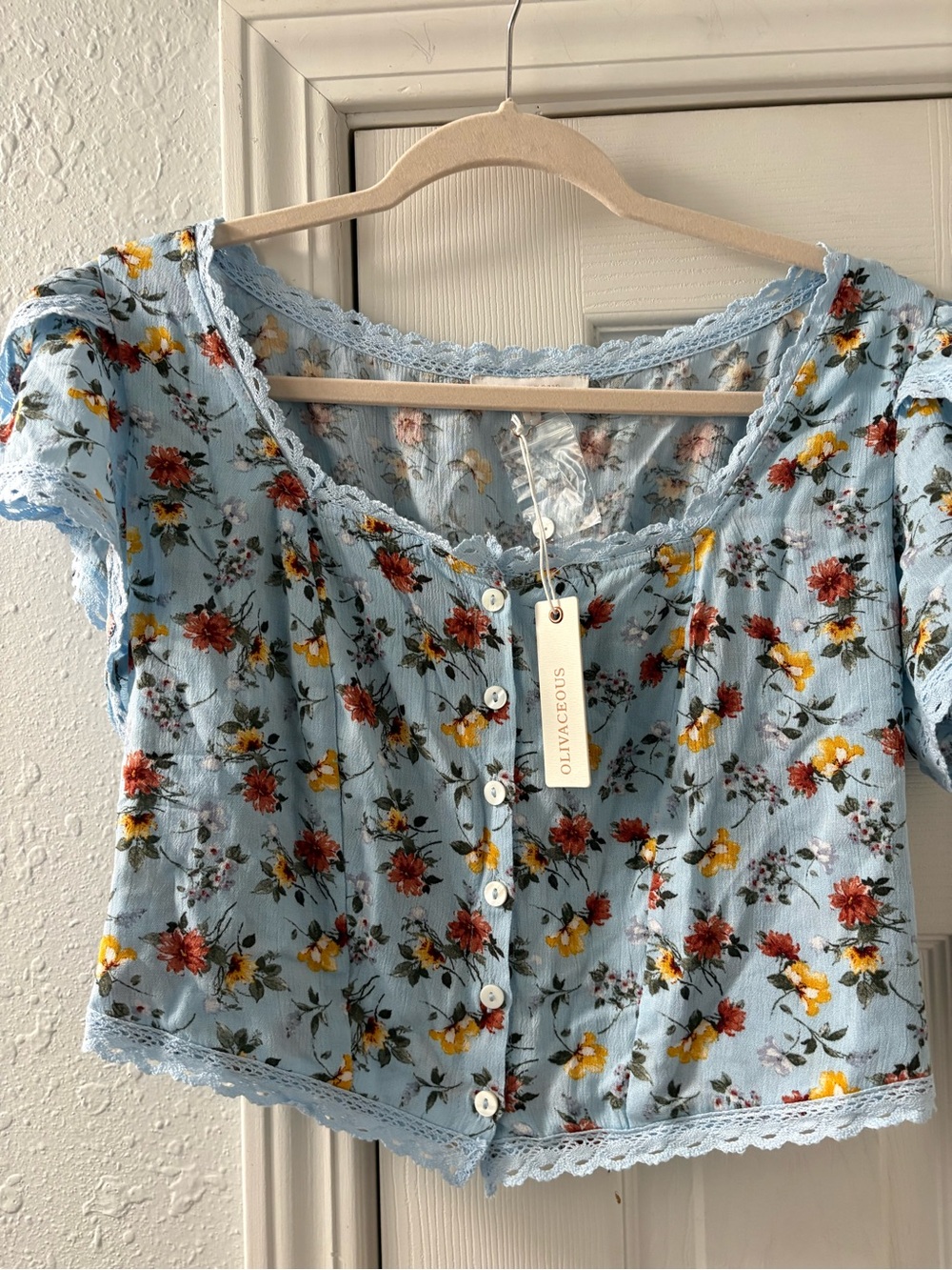 Olivaceous Light Blue Floral Button-Front Crop Top